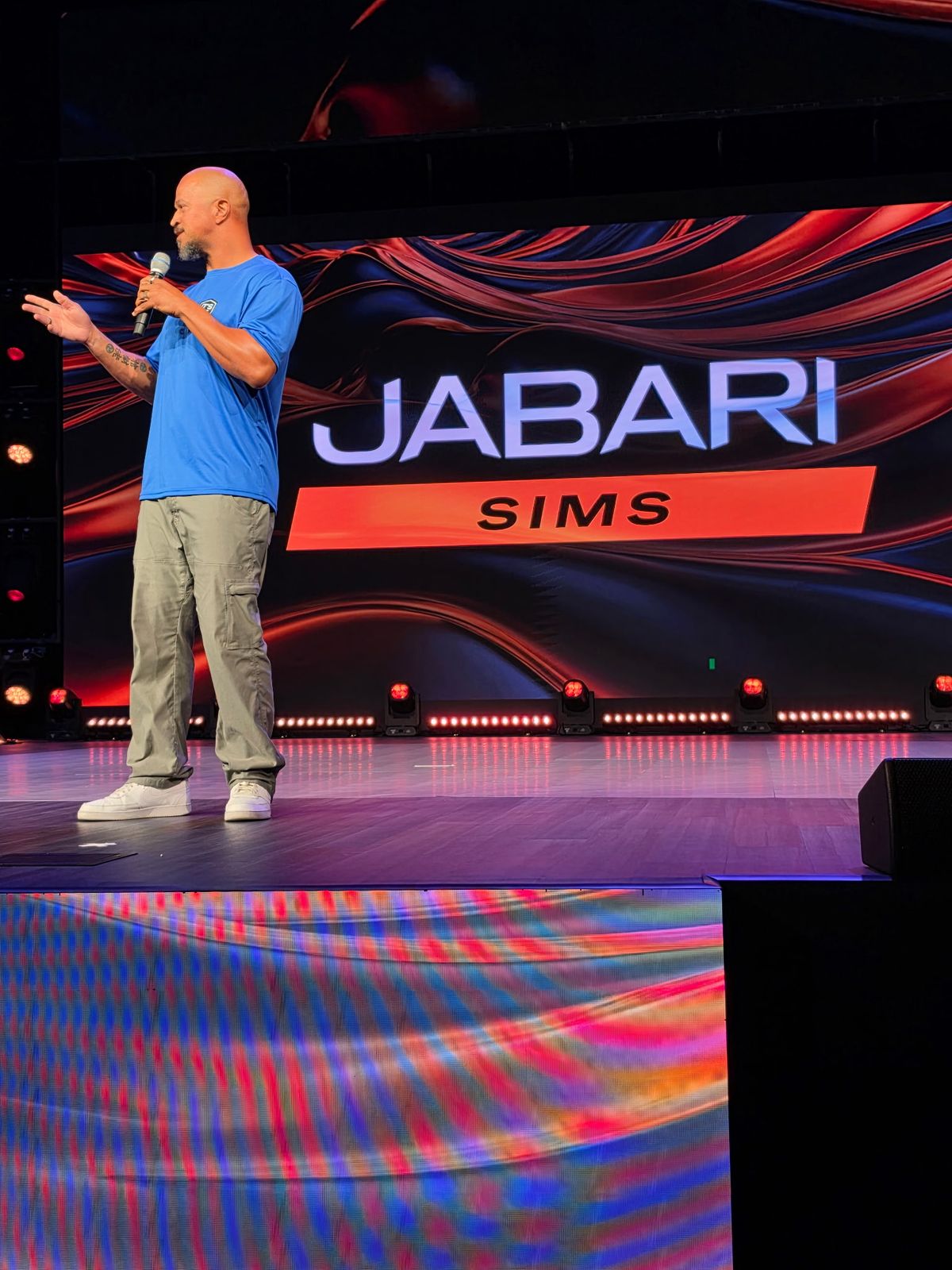 Jabari Sims pointing toward the audience